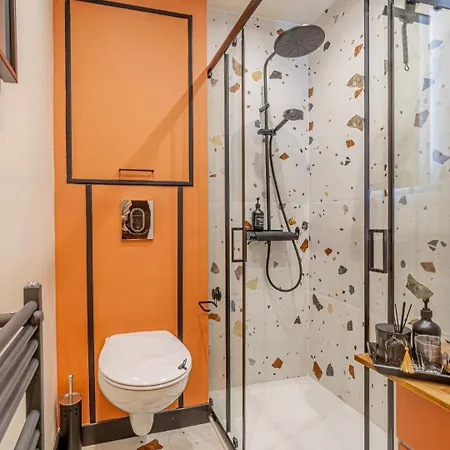 Moderne Chaleureux Et Calme Apartment