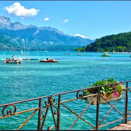 Moderne Chaleureux Et Calme Annecy