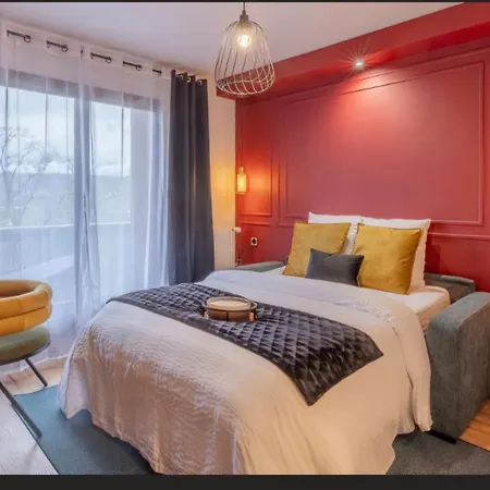 Moderne Chaleureux Et Calme Apartment