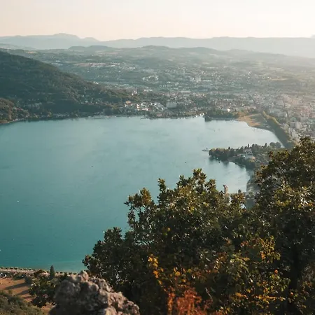 Moderne Chaleureux Et Calme Annecy